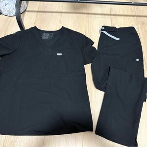 Figs Black Scrub Set